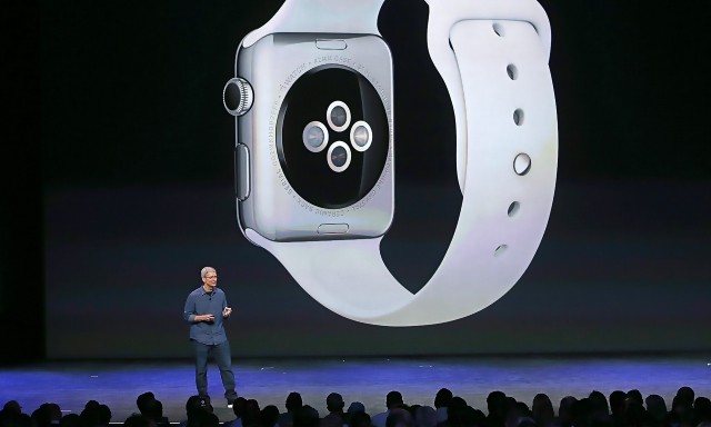 Apple-Watch-with-CEO-Tim-016-640x384