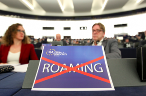 Fra i dag dykker prisen i EU: Det koster mobilsnak og data